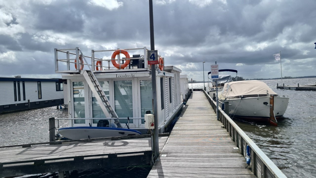 Unieke houseboat met spectaculair uitzicht over de Loosdrechtse Plassen