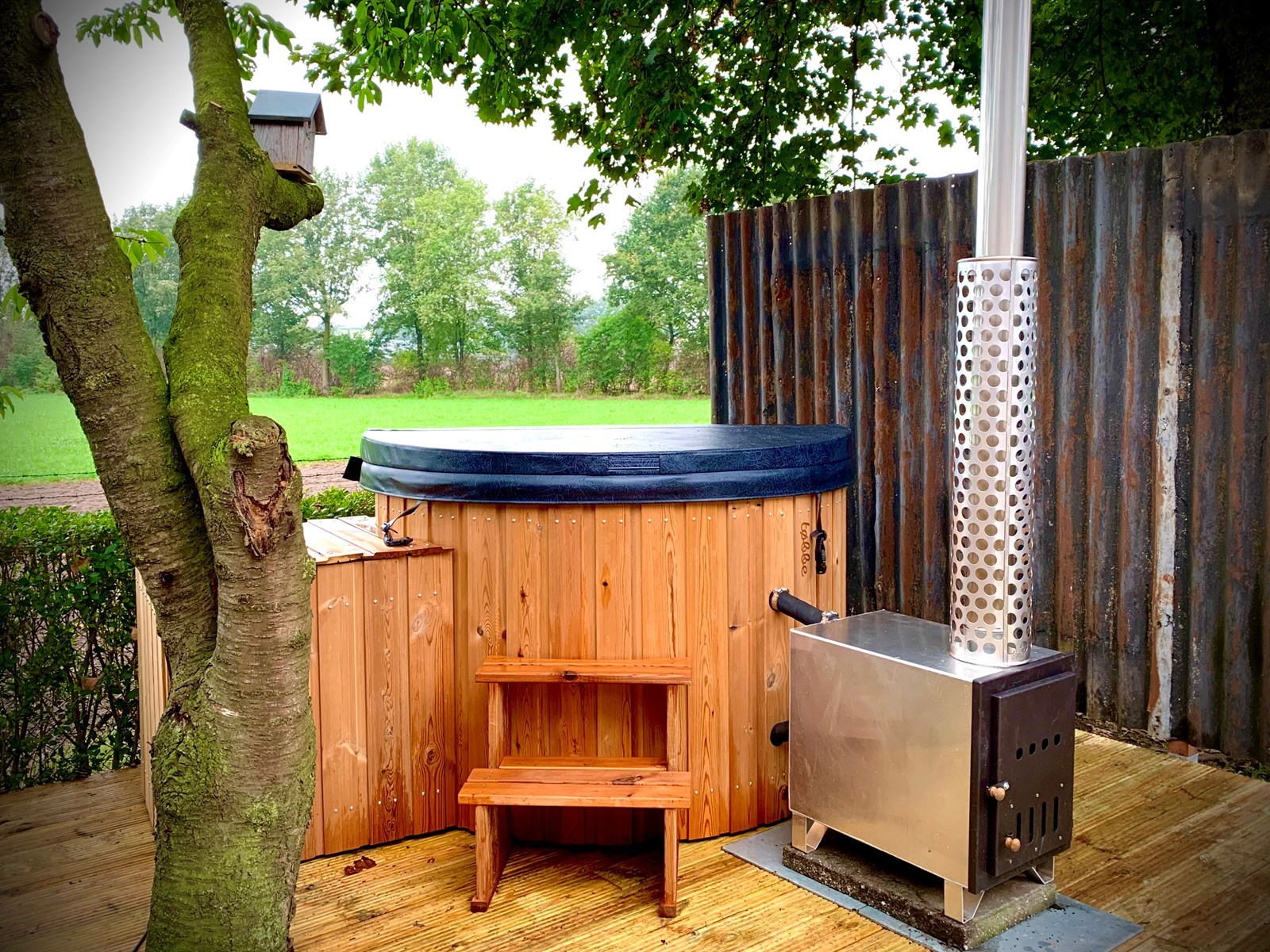 Glamping in de polder met hottub - 4 persoons de Waard tent
