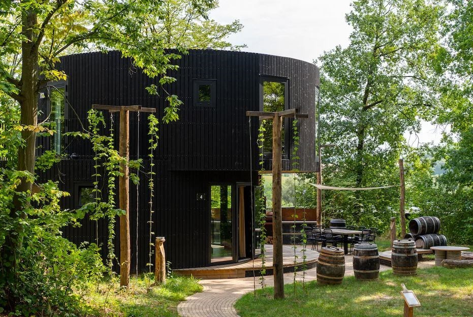 Unieke houten ronde Lodge