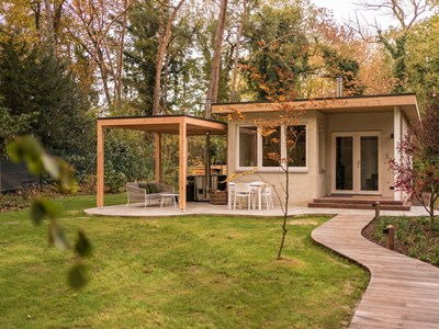 Uniek tiny house in de natuur met privé wellness tuin Uniek tiny house in de natuur met privé wellness tuin