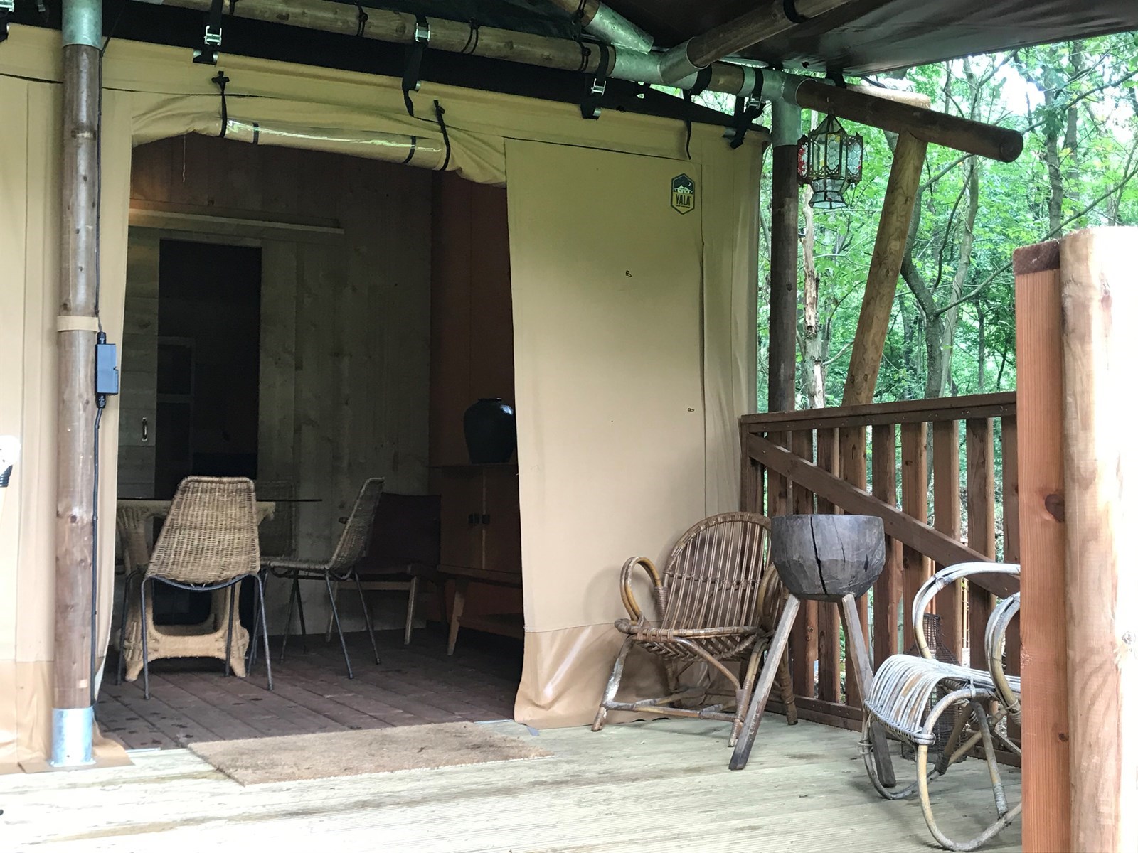 Glamping Lodge in het bos met zicht op de weide