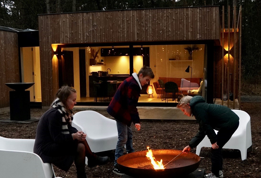Knusse Cabin met een hottub onder de bomen
