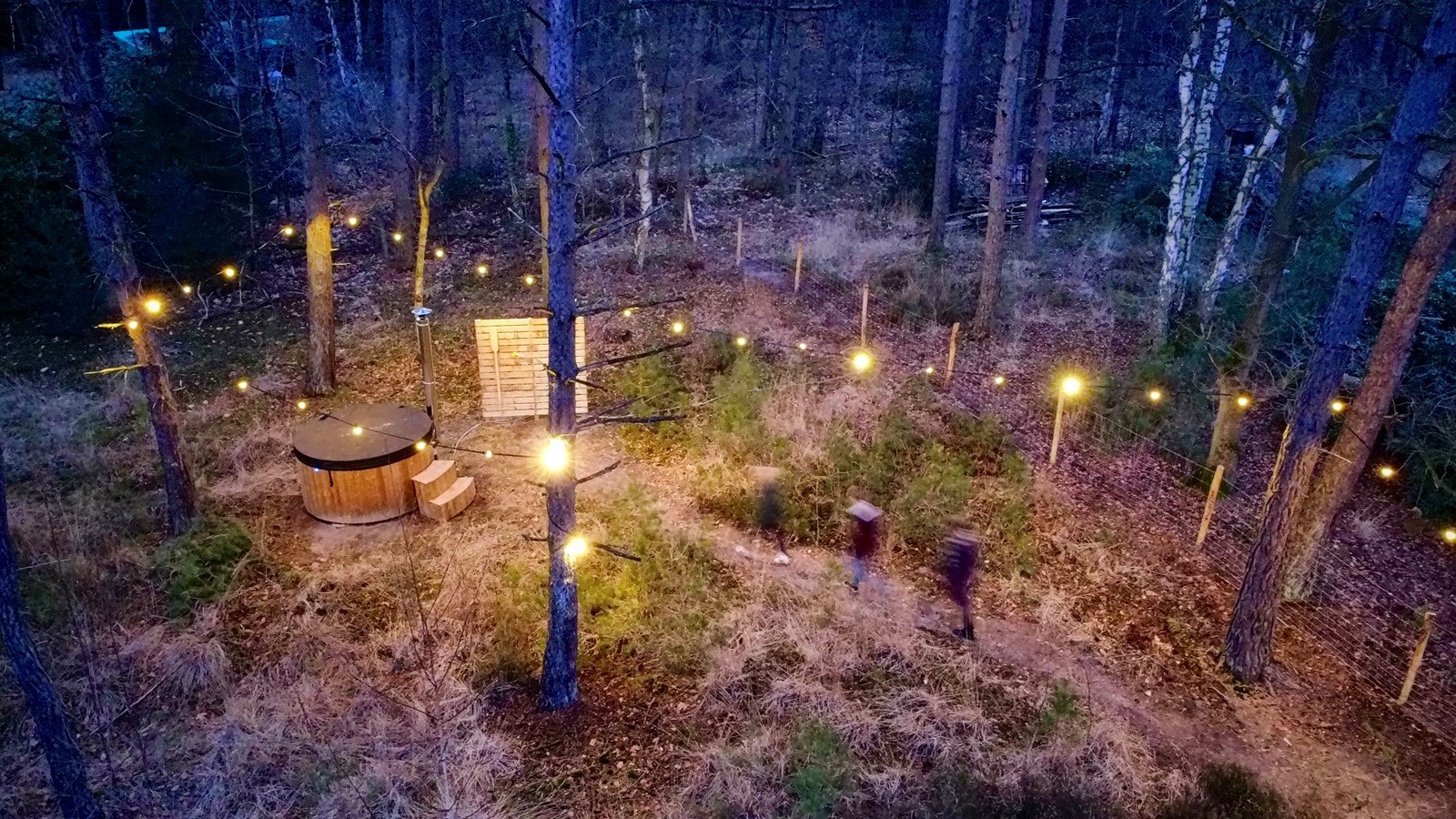 Knusse Cabin met een hottub onder de bomen