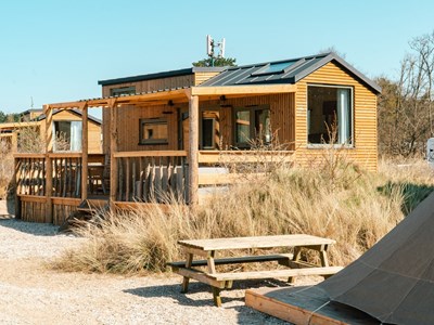 Tiny Timber. Overnacht in een luxe tiny house en. geniet samen in deze knusse, houten huisjes. Tiny Timber. Overnacht in een luxe tiny house en. geniet samen in deze knusse, houten huisjes.
