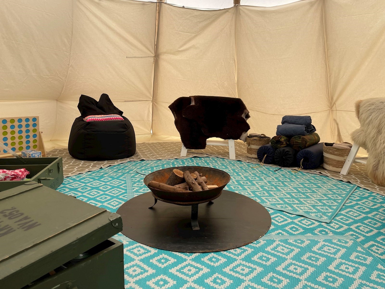 Tipi tent met vuurschaal