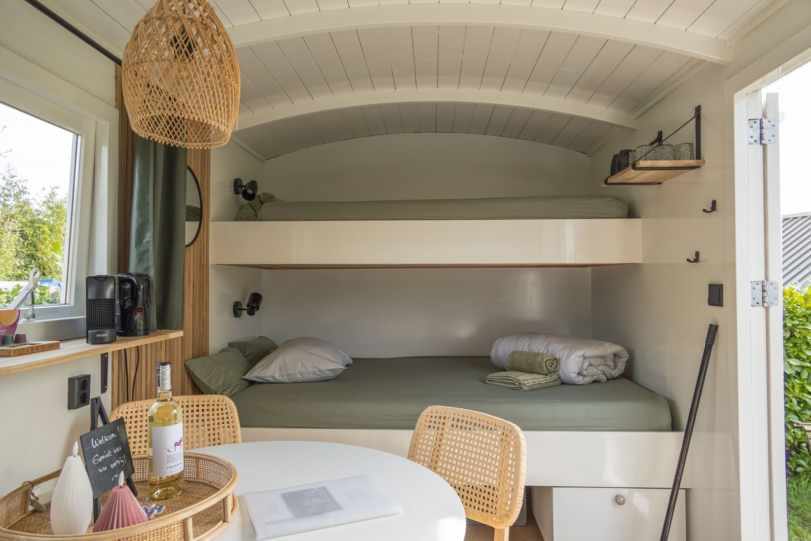 Authentieke Pipowagen nabij het water