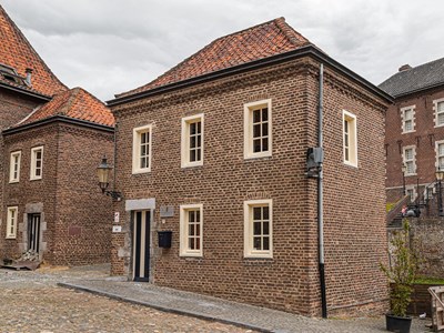 Poortwachtershuisje bij een Kasteel Poortwachtershuisje bij een Kasteel