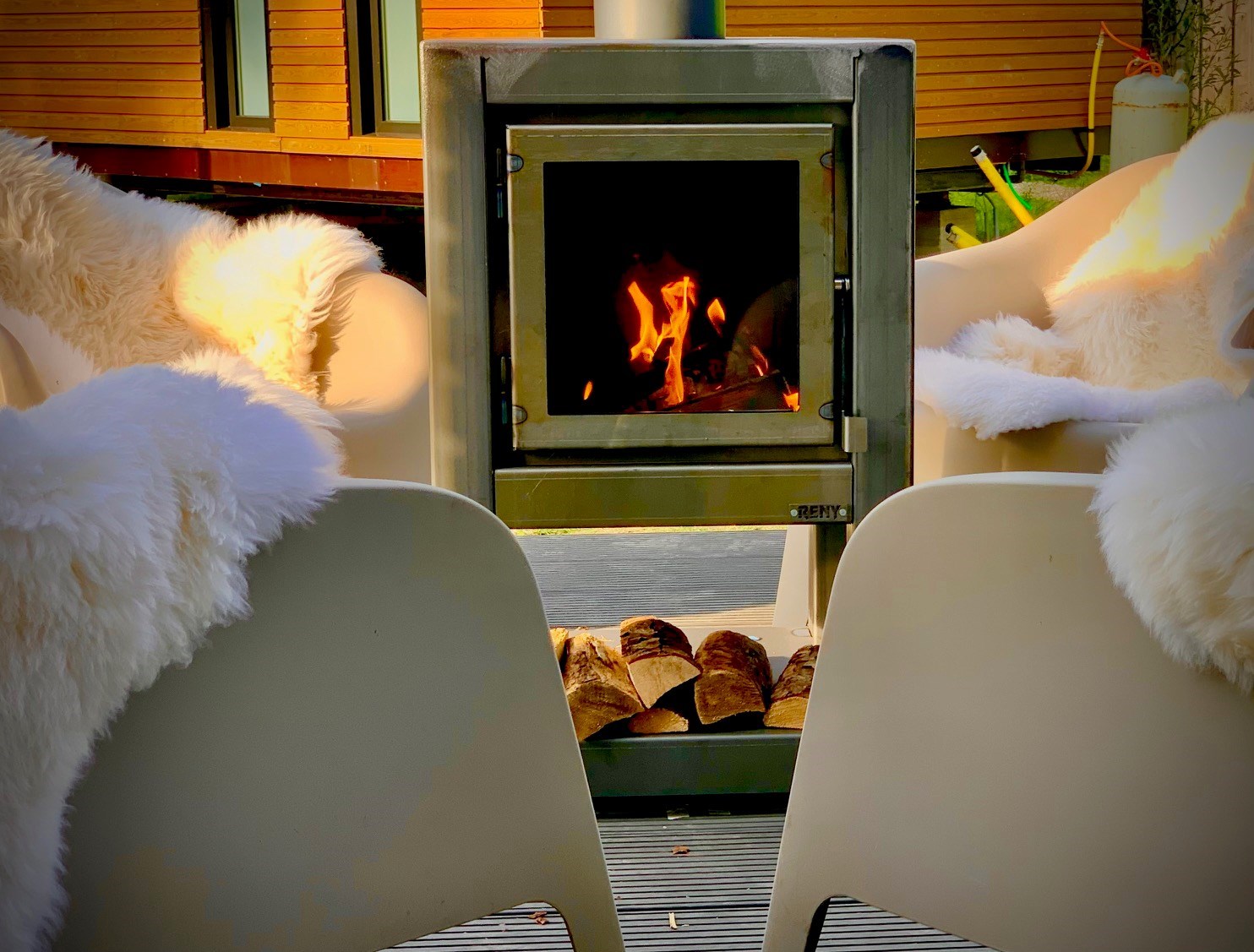 Tiny House met dakterras en zicht op de bootjes