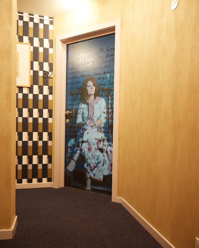 Kunstkamers ingericht door een kunstenaar uit de streek