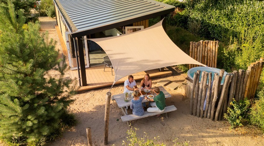 Zand Lodge met hottub