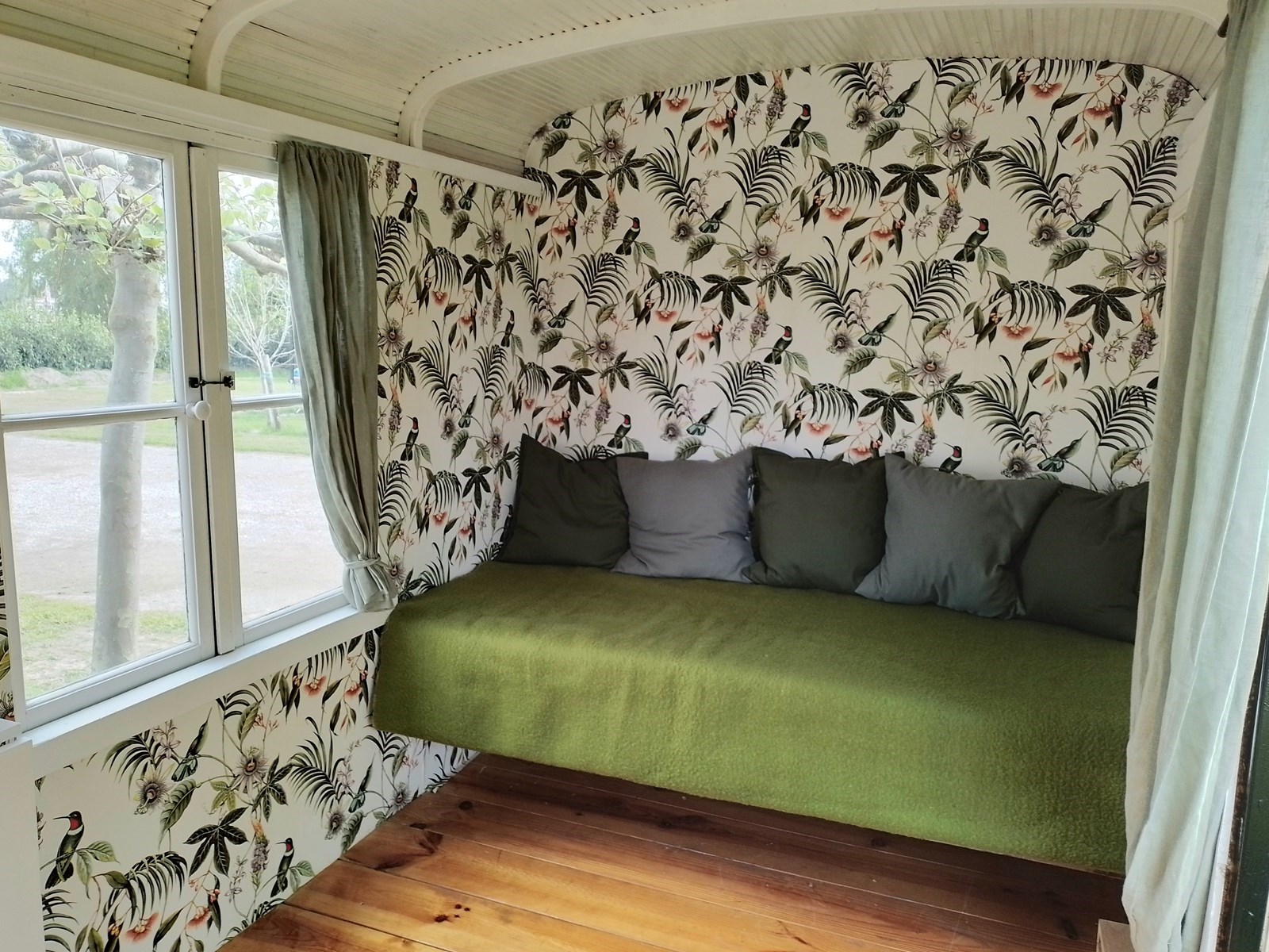 Pipowagen met landelijk uitzicht