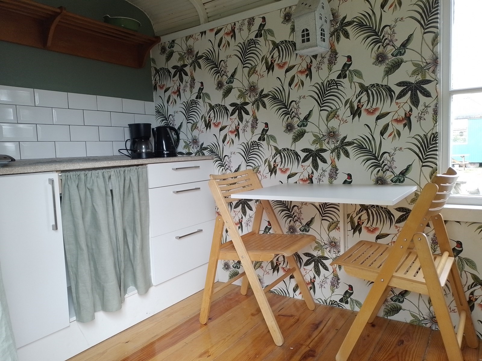 Pipowagen met landelijk uitzicht