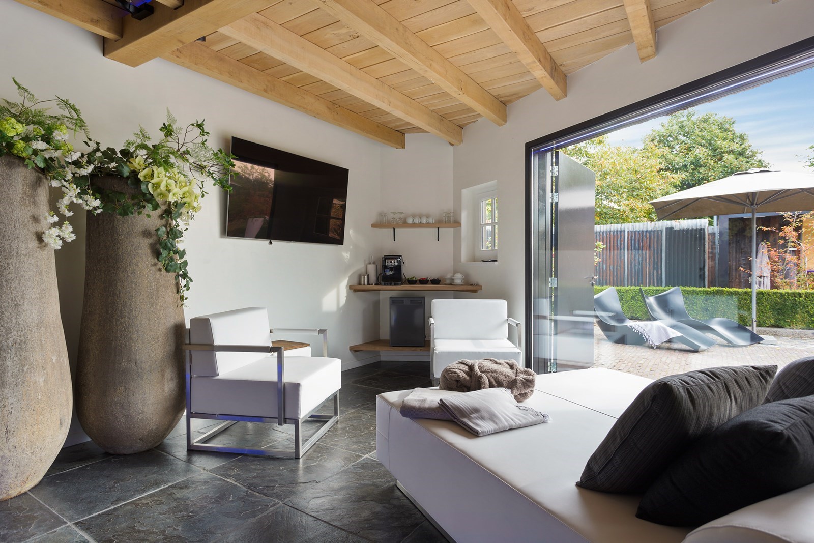 Wellness Hooiberg met whirlpool en Finse sauna