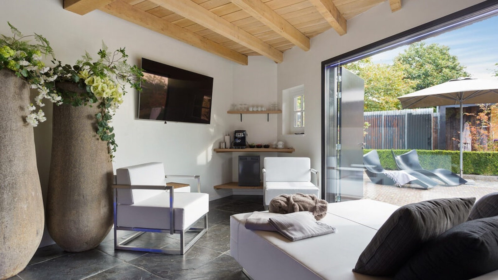 Wellness Hooiberg met whirlpool en Finse sauna