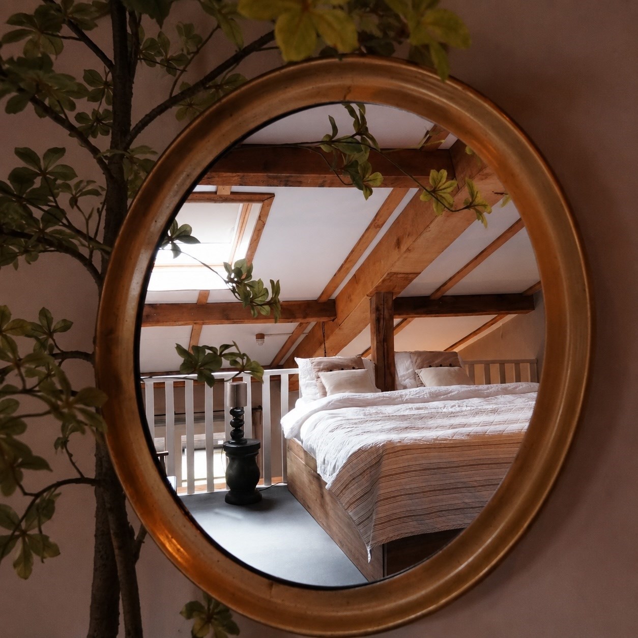 Luxe wellnessloft met privé sauna's en whirlpool