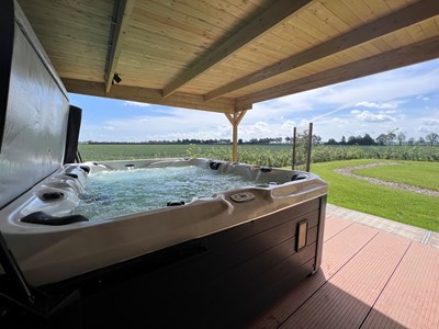 Wellnesshuisje met weids uitzicht over de landerijen inclusief jacuzzi en sauna met een memorabel uitzicht Wellnesshuisje met weids uitzicht over de landerijen inclusief jacuzzi en sauna met een memorabel uitzicht
