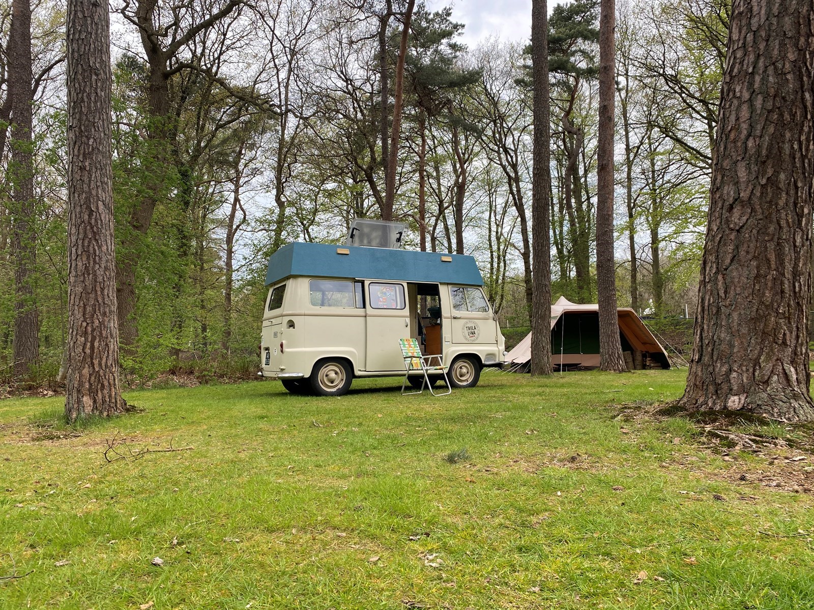 Charmante Franse kampeerbus