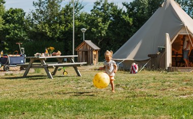 Ingerichte Tipi tent op loopafstand van het strand Ingerichte Tipi tent op loopafstand van het strand
