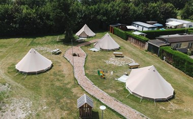 Ingerichte Tipi tent op loopafstand van het strand Ingerichte Tipi tent op loopafstand van het strand