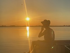 Varen en overnachten op een gemotoriseerd kampeervlot Varen en overnachten op een gemotoriseerd kampeervlot