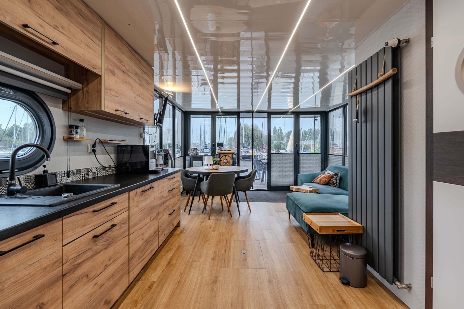 Houseboat op een heerlijke plek
