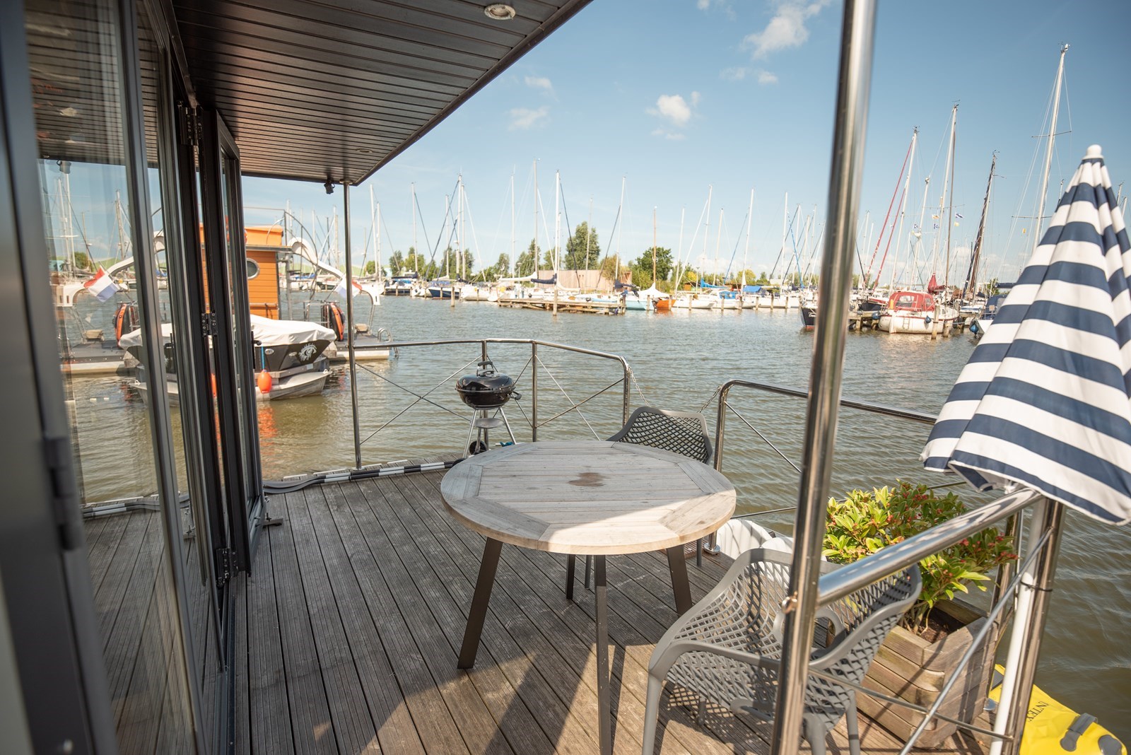Houseboat op een heerlijke plek