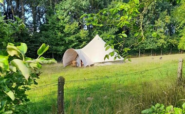 Romantische Big Glampingtent in het groen Romantische Big Glampingtent in het groen