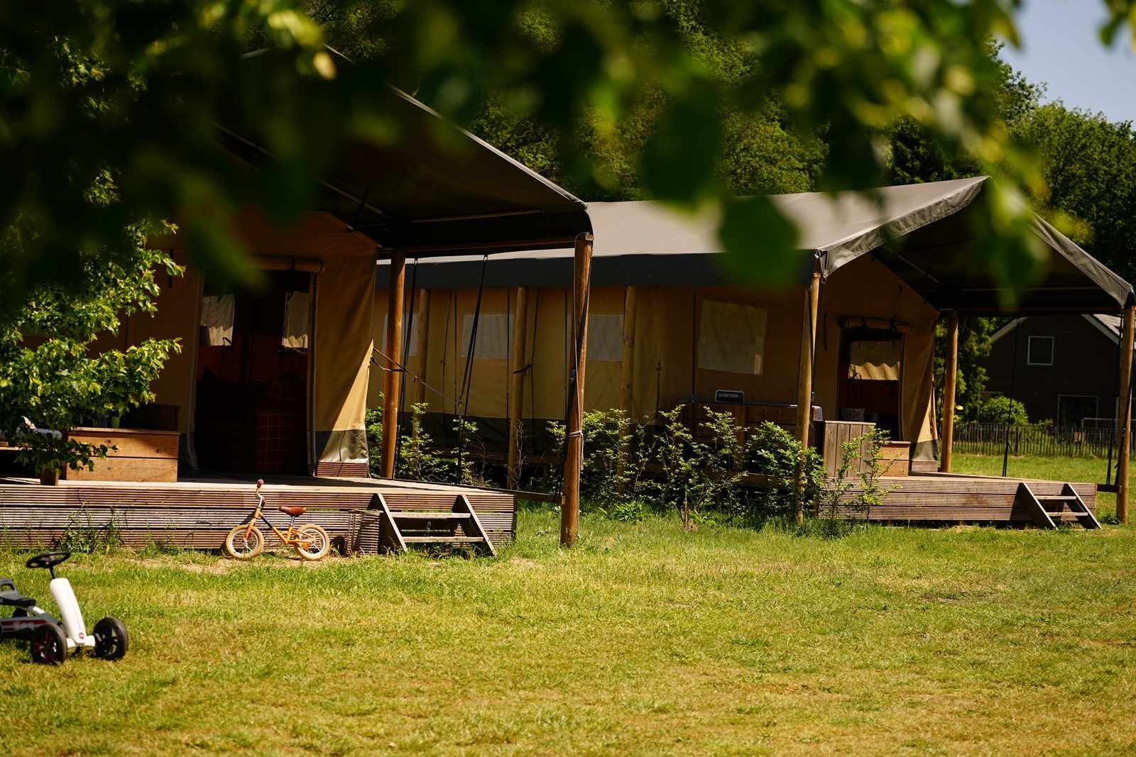 Luxe Lodgetent op een Natuurkampeerterrein