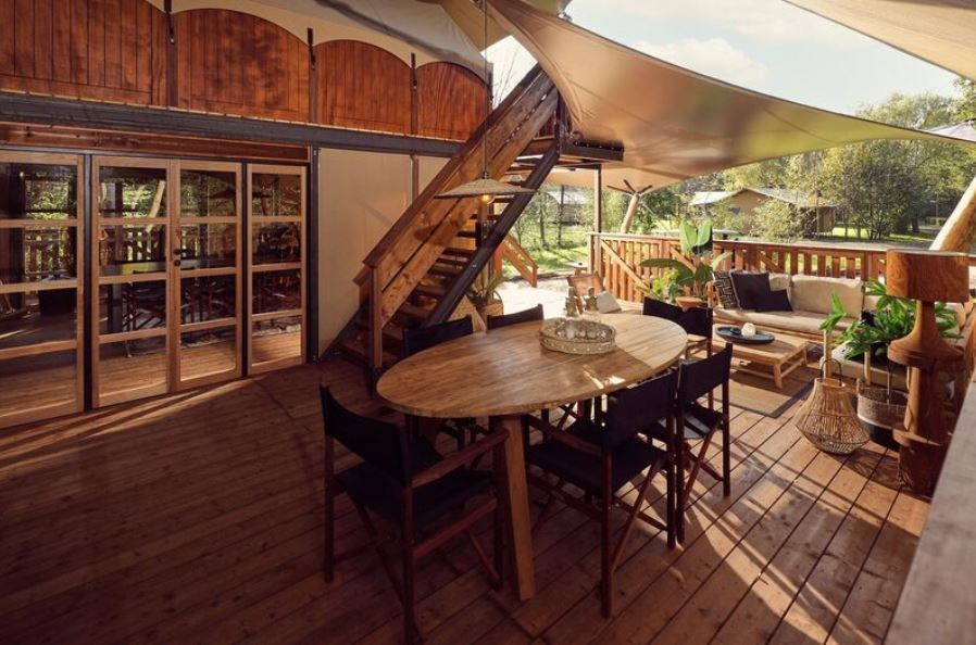 De meest bijzondere glamping accommodatie van Nederland met eigen hout gestookte hottub