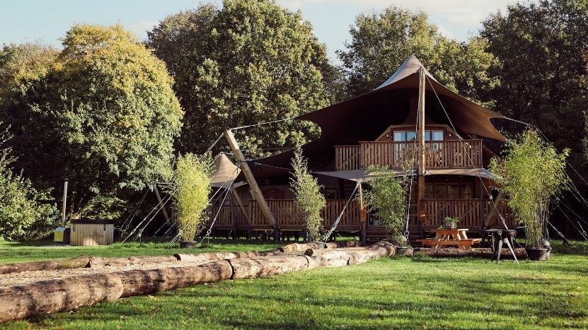 De meest bijzondere glamping accommodatie van Nederland met eigen hout gestookte hottub