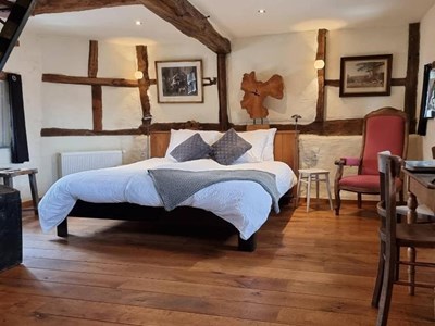 Romantische gastenkamer in een Poortgebouw uit 1735 Romantische gastenkamer in een Poortgebouw uit 1735