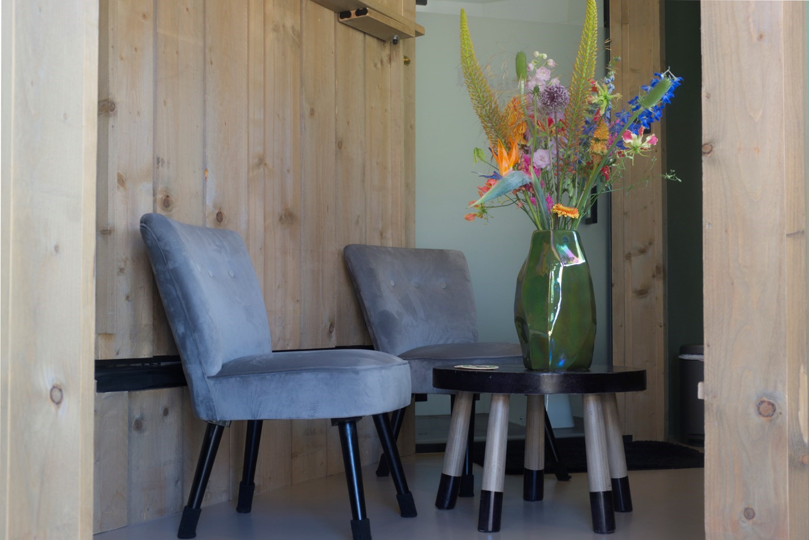 Unieke overnachting in een bierblikje met jacuzzi vlakbij het strand