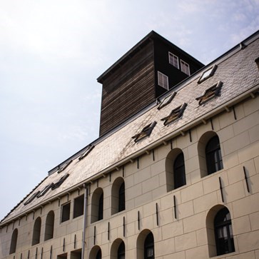 Bijzonder overnachten op het dak van een oud pakhuis