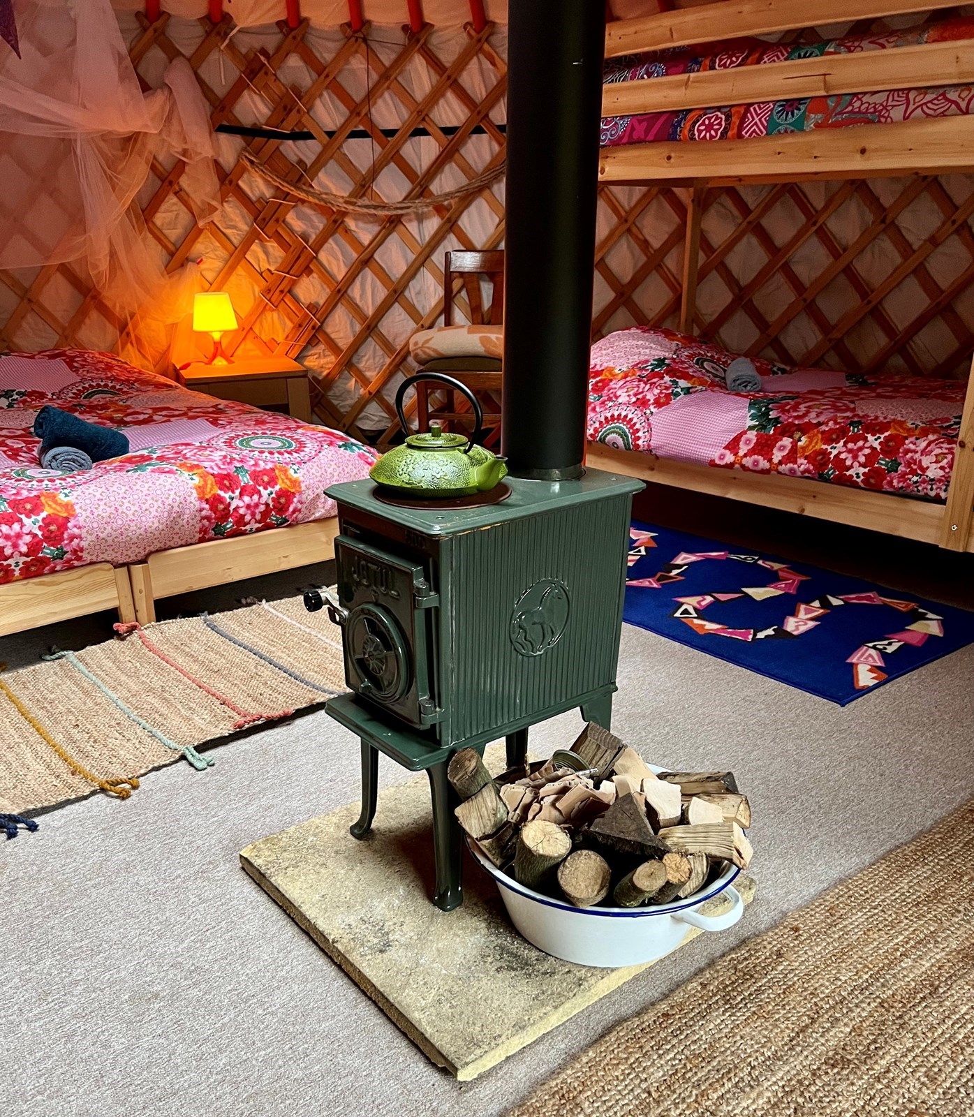 Vrolijke Mongoolse Yurt