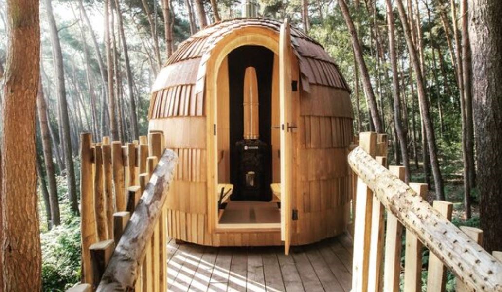 Boomhut met overdekt terras en privé sauna