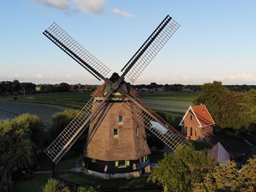 Slapen in een werkende Molen uit 1590 Slapen in een werkende Molen uit 1590