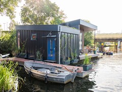 Uniek Drijvend huisje in Den Bosch met sauna en buitenbad Uniek Drijvend huisje in Den Bosch met sauna en buitenbad