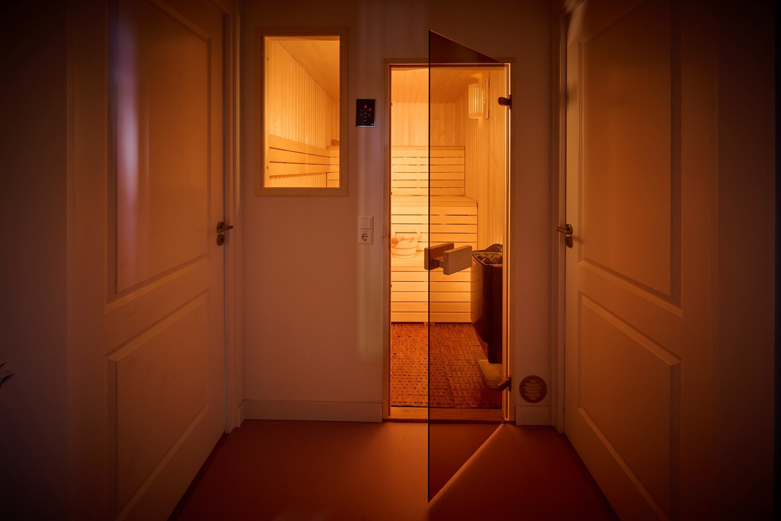 Uniek Drijvend huisje in Den Bosch met sauna en buitenbad