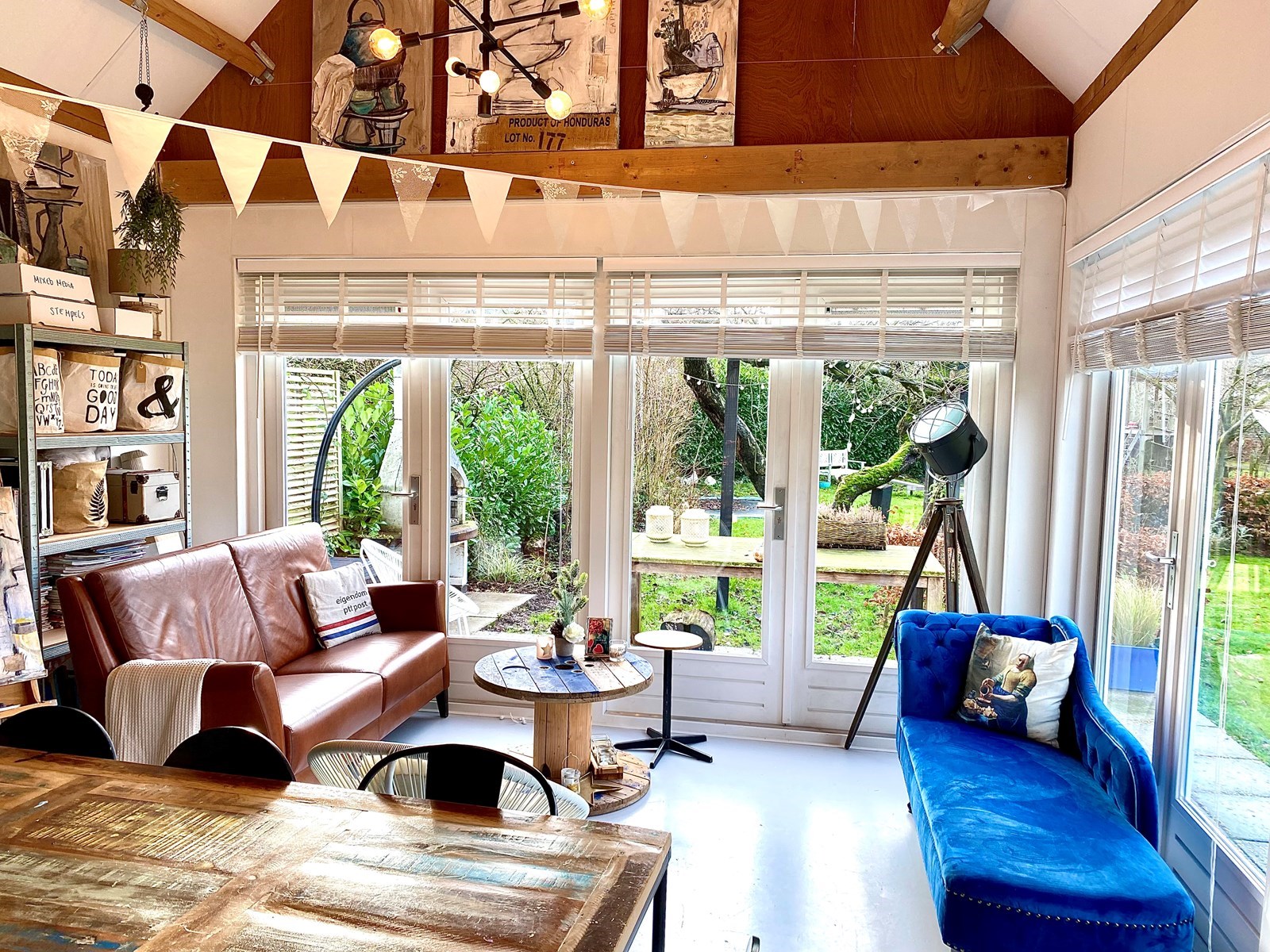 Slapen tussen de schilderijen in een Atelier