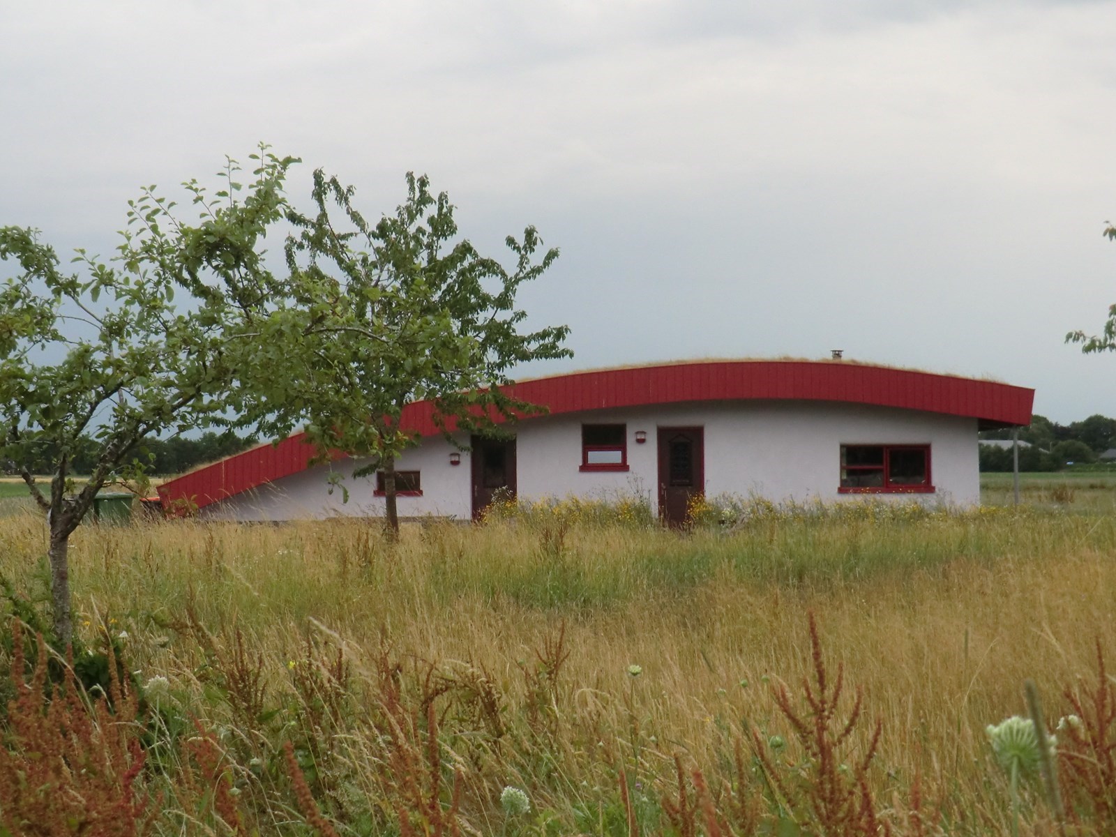 Uniek eigentijs off the grid stro-leem vakantiehuis