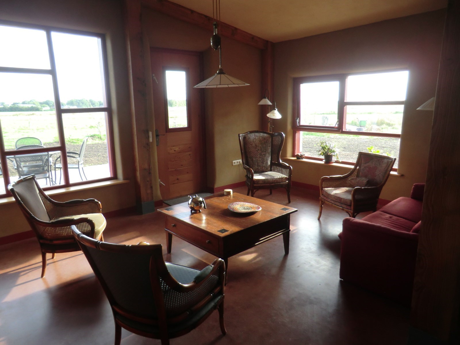 Uniek eigentijs off the grid stro-leem vakantiehuis