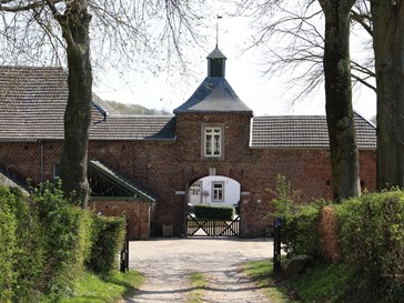Torenwoning in een 16 eeuwse carré boerderij Torenwoning in een 16 eeuwse carré boerderij
