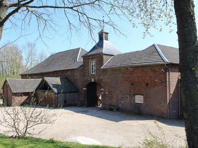 Voormalige Melkstal in een 16 eeuwse carré boerderij Voormalige Melkstal in een 16 eeuwse carré boerderij