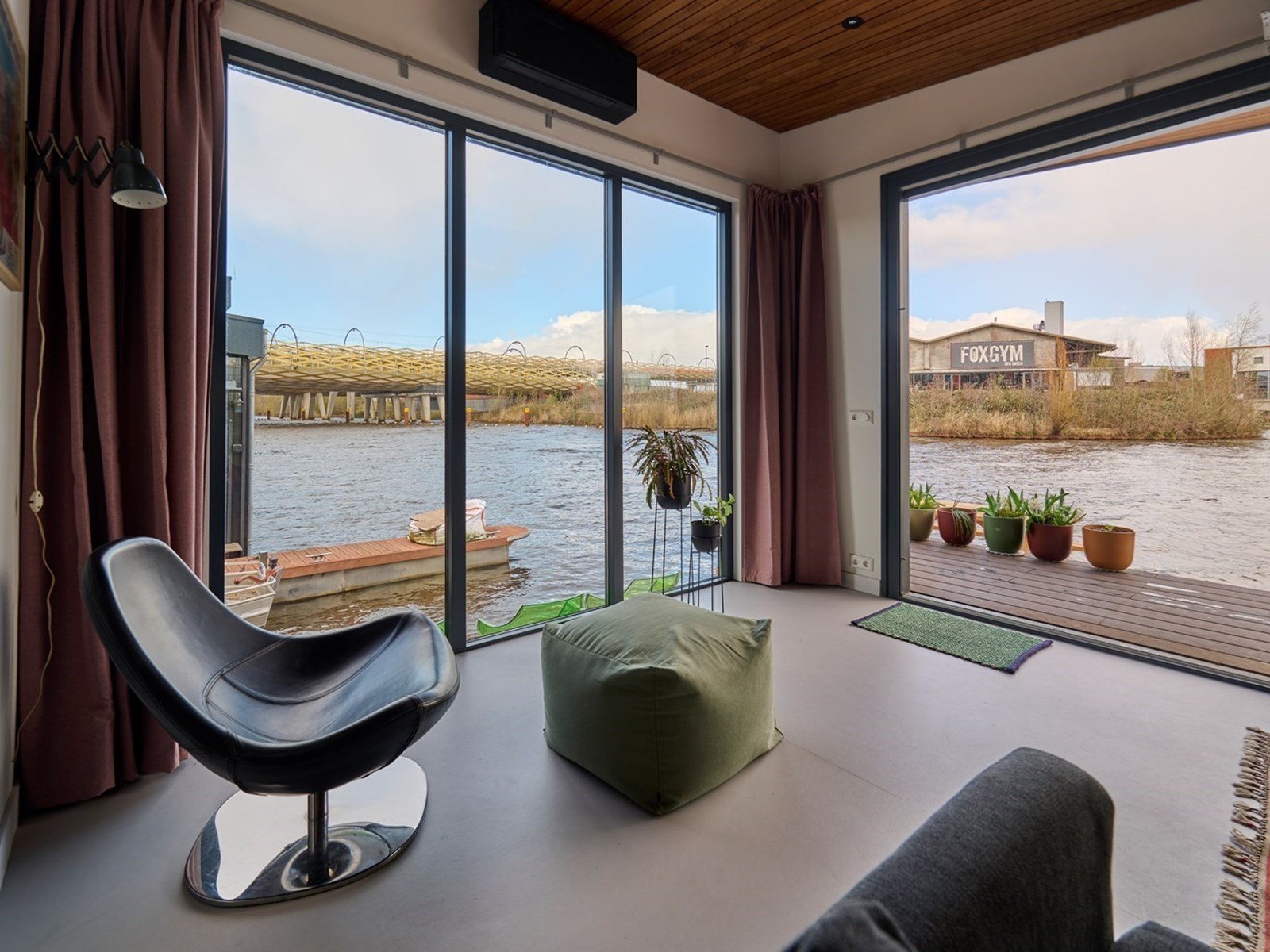 Uniek Drijvend huisje in Den Bosch met sauna en buitenbad