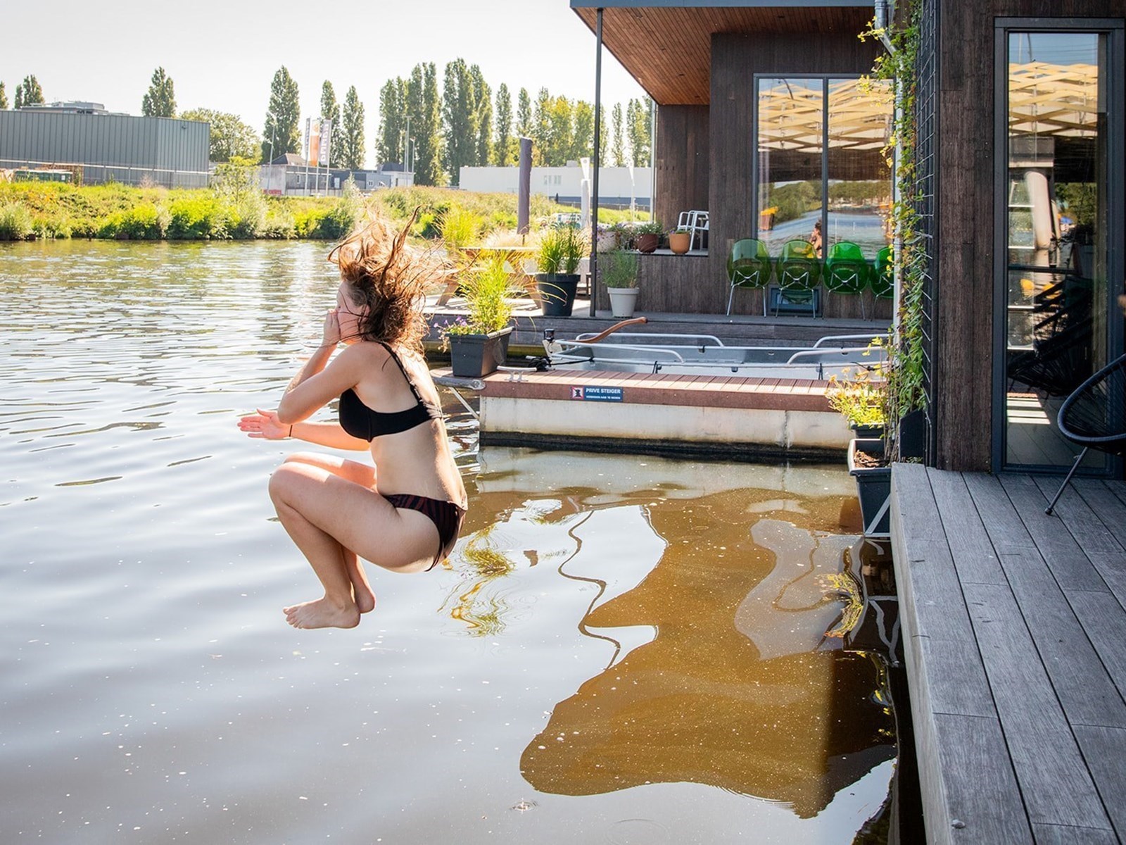 Uniek Drijvend huisje in Den Bosch met sauna en buitenbad