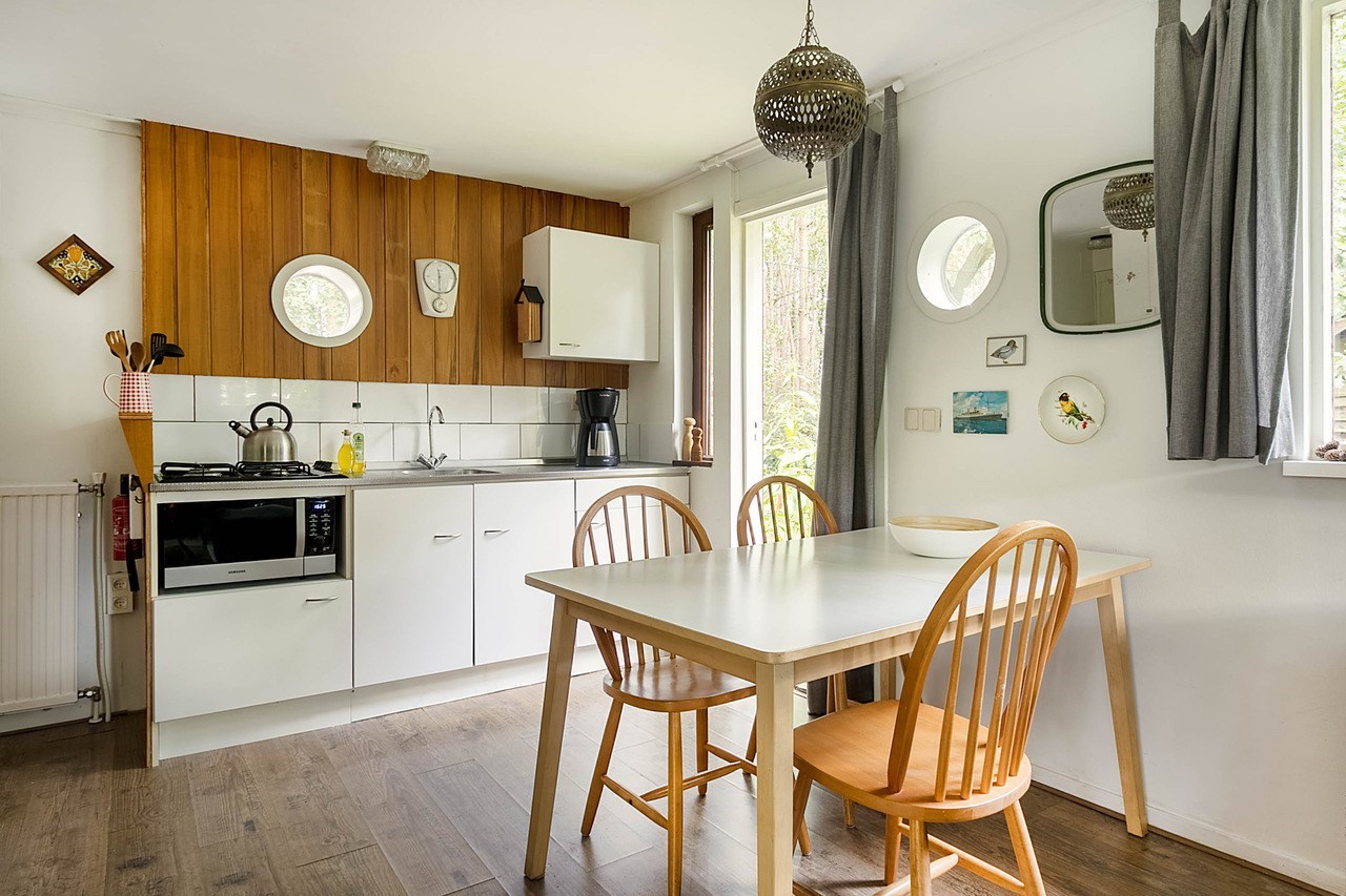 Vintage vibe vakantiehuisje met uitzicht over glooiende paardenweides