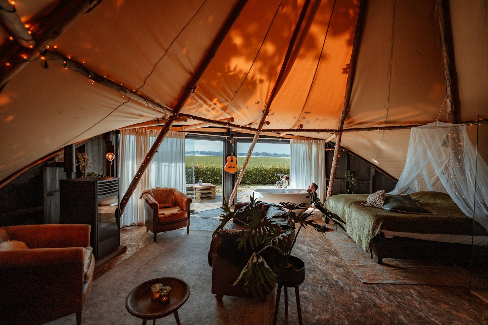 Sfeervolle Tipi tent met panoramisch uitzicht