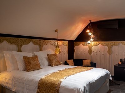 Slapen in een magische 1001 nacht suite met hammam, stoomdouche en bad Slapen in een magische 1001 nacht suite met hammam, stoomdouche en bad
