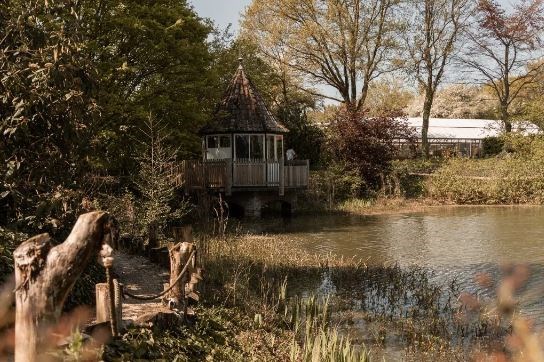 Slapen in een romantisch Theehuisje met privé hottub