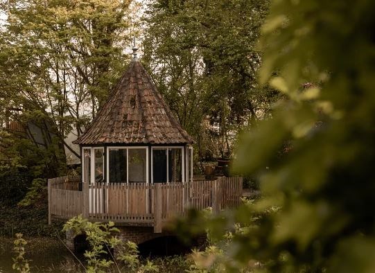 Slapen in een romantisch Theehuisje met privé hottub